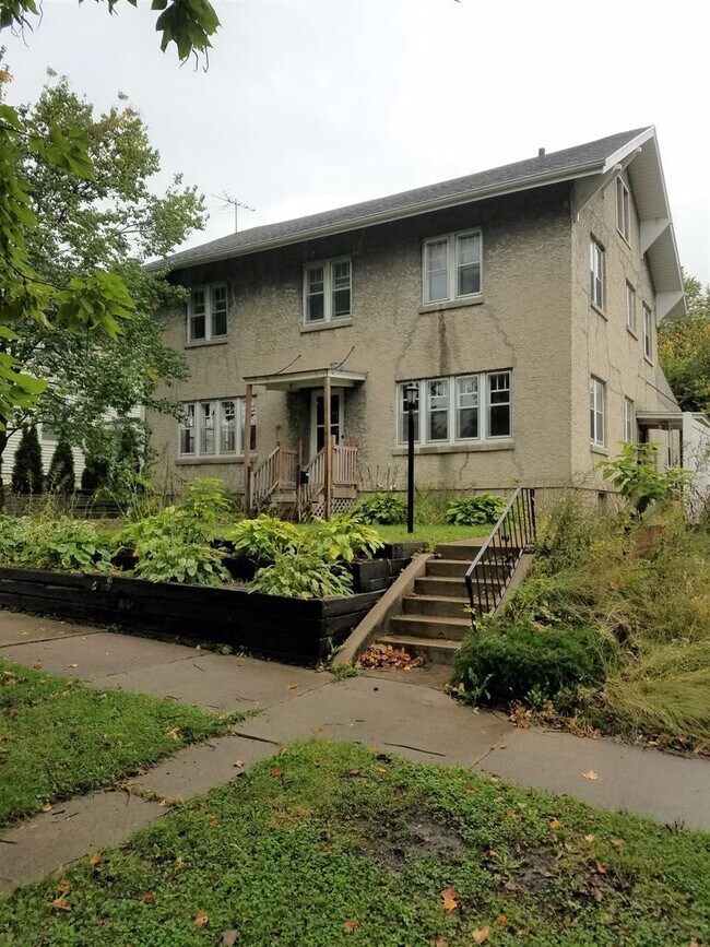 Primary Photo - 808-810 W 2nd St