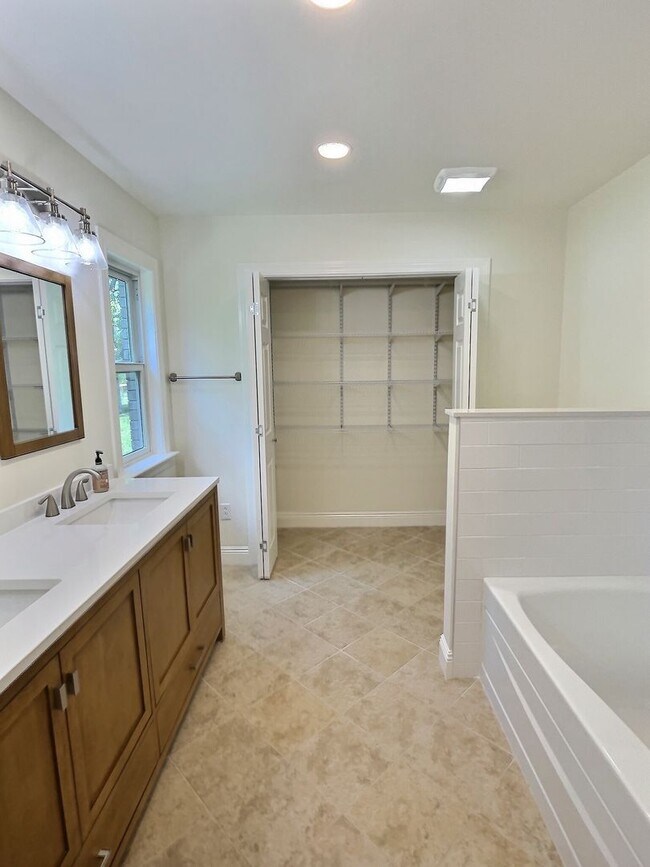 Building Photo - 3 BD Home with 30 x 40 Shop with Four 10 x 12 Attached Stalls