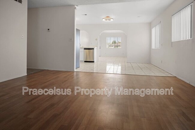 Building Photo - 1696 Shooting Star Ct