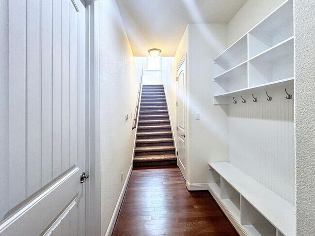 Building Photo - Spacious & Stylish 4-Bedroom Home with Mod...