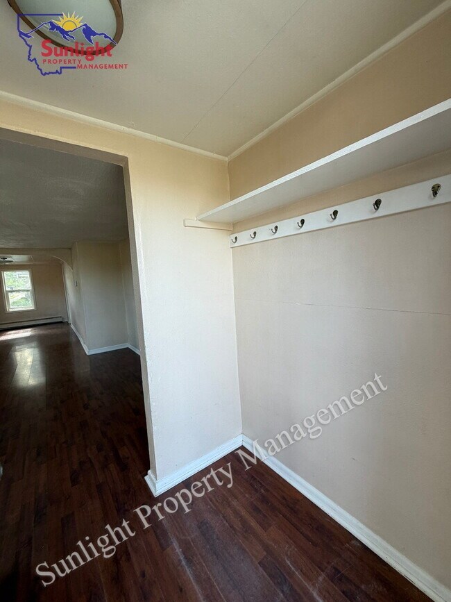 Building Photo - 2 Bed 1 Bath Single Family