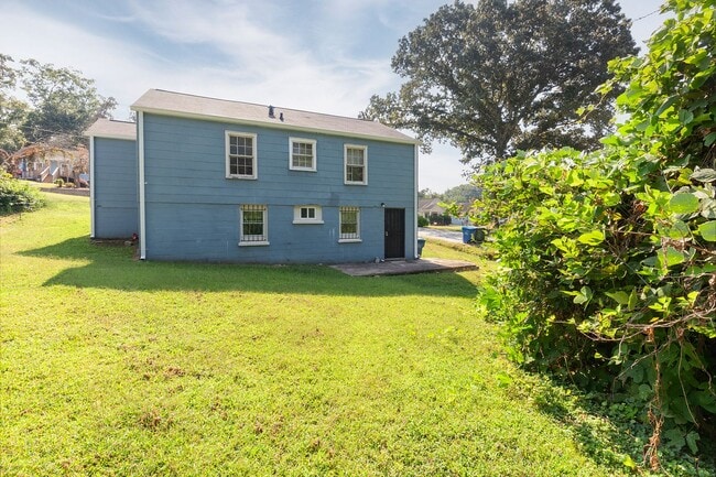 Building Photo - Charming Renovated Bungalow in Grove Park ...