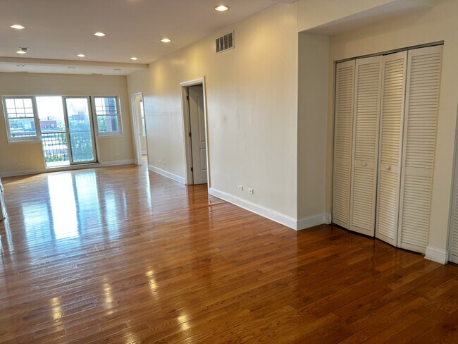 Building Photo - 3705 N Kedzie Ave