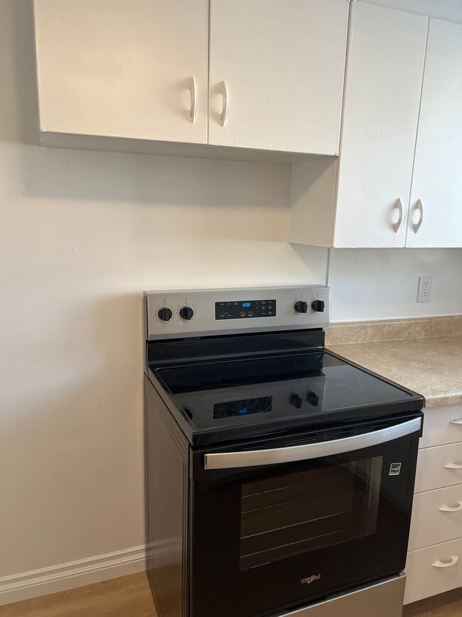 Building Photo - $550 off February Rent !