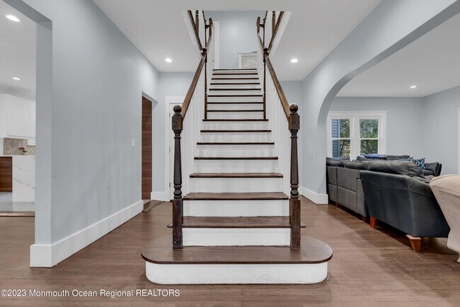 Building Photo - 309 Cedar Ave