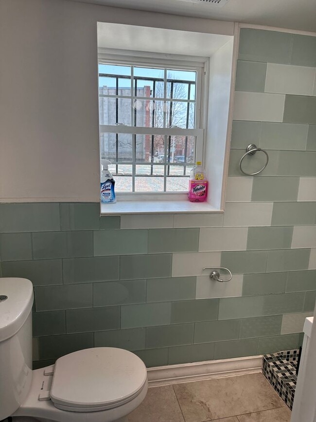 Building Photo - Newly Renovated, Spacious Home! W/D Hook-Up, Close to JHU, KKI and Public Transportation! Availab...