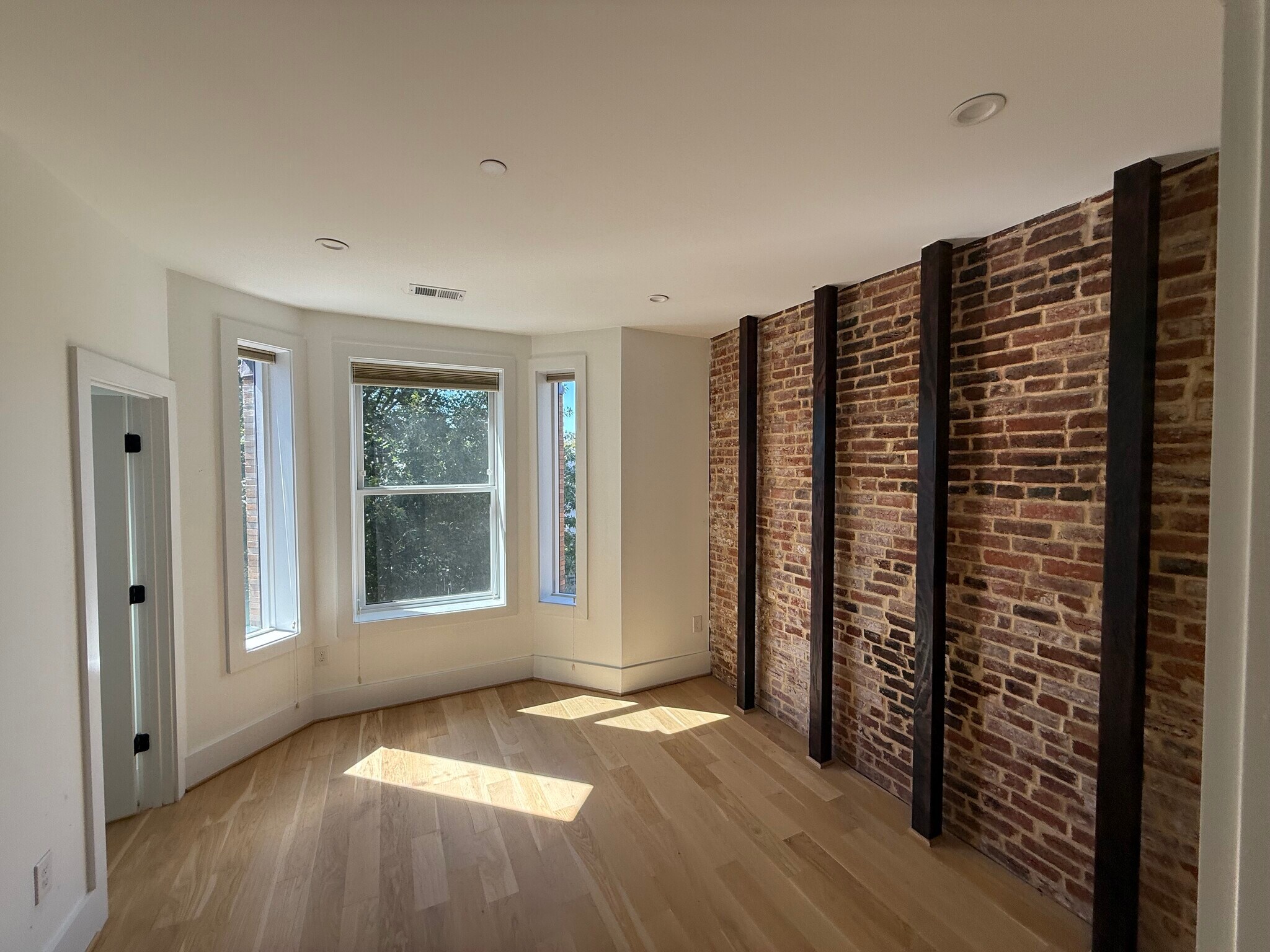 Primary bedroom - 211 Florida Ave NW