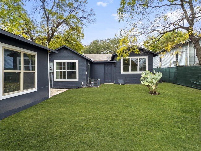 Building Photo - 1606 W Wildwood Dr