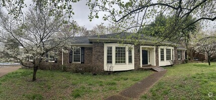 Building Photo - Newly Renovated Home on Quiet Neighborhood