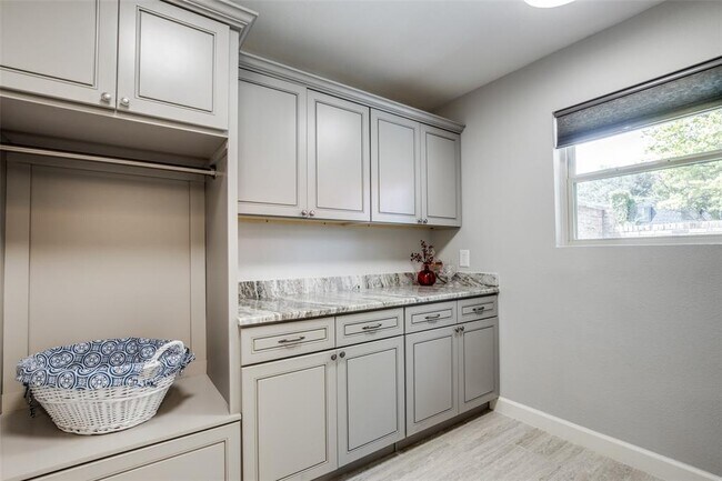 Building Photo - 4321 Dartstone Dr