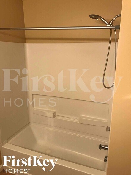Building Photo - 12663 Pinetop Way