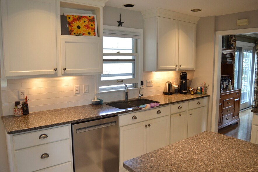 Building Photo - 7002 Hubbard Ave