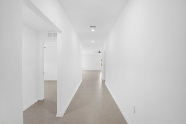 Building Photo - Brand New construction 4 bedrooms 2 bathrooms in North Fort Myers