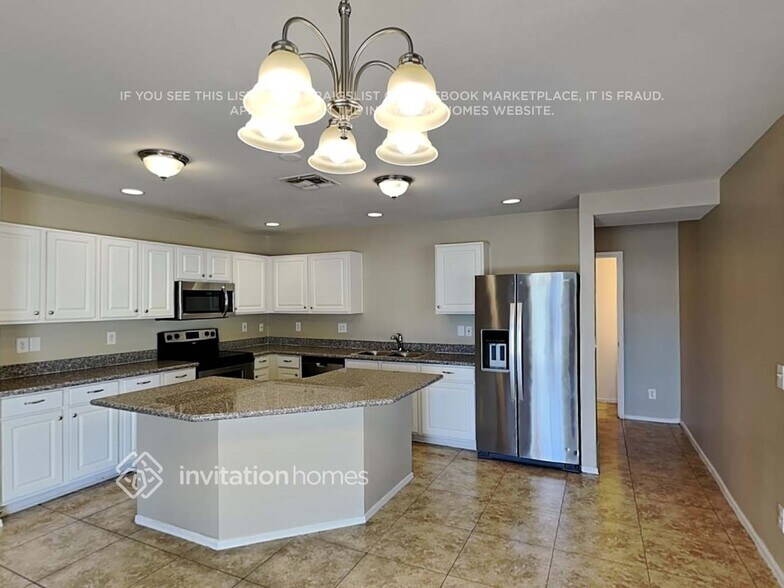 Building Photo - 12808 N Main St