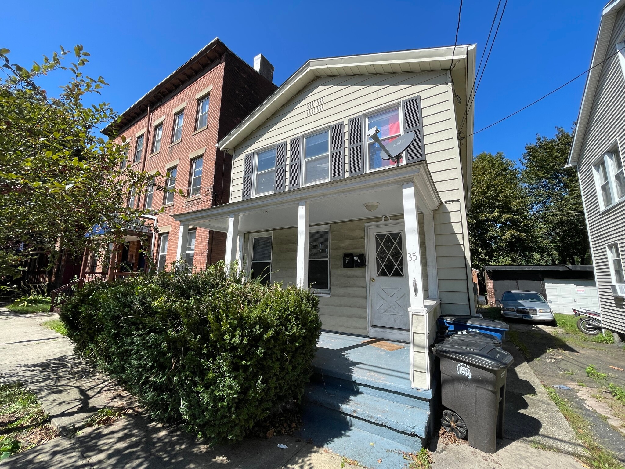 Building Photo - 35 William St