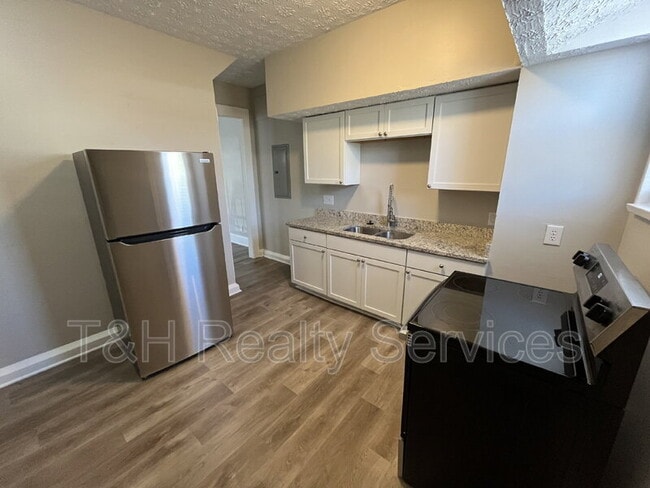 Building Photo - 514 E 33rd St