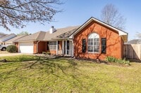 Building Photo - Newly Remodeled Beautiful 3 Bedroom Home
