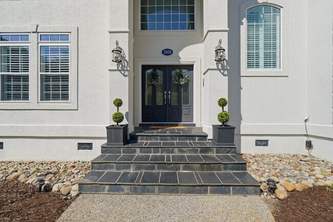 Building Photo - 3308 Kline Dr