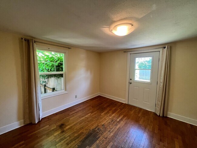 Building Photo - 544w13