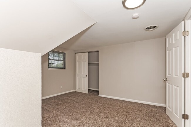Building Photo - 297 E Melford Ave