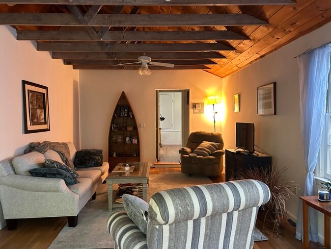 Building Photo - 89 Florida Hill Rd