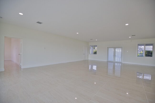 Building Photo - 13064 Via Flavia
