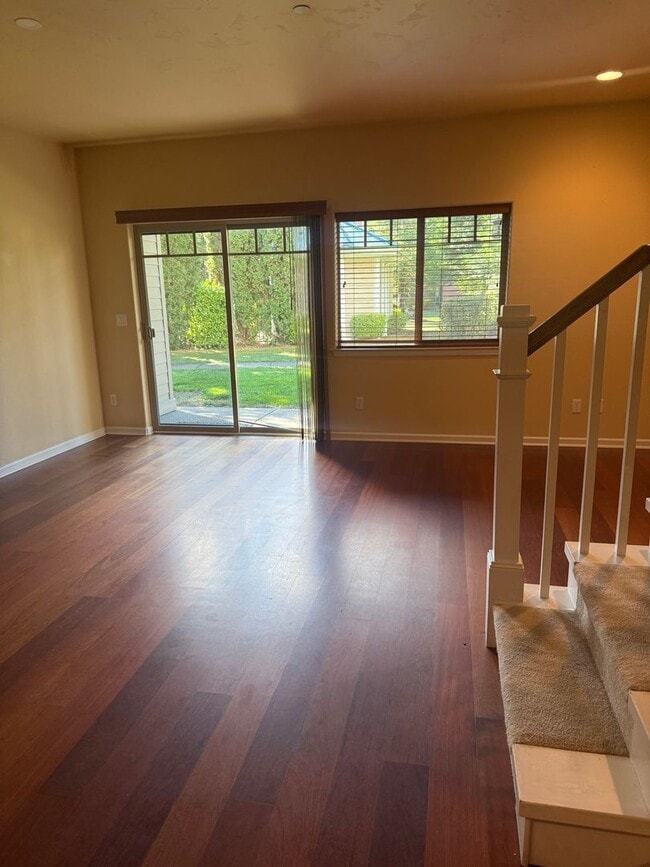 Building Photo - 2BED 2.5 BATH - TOWNHOME IN A QUIET NEIGHBORHOOD