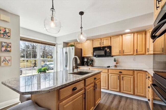 Building Photo - 4 Bedroom 2 Bath Townhome in Exton Station