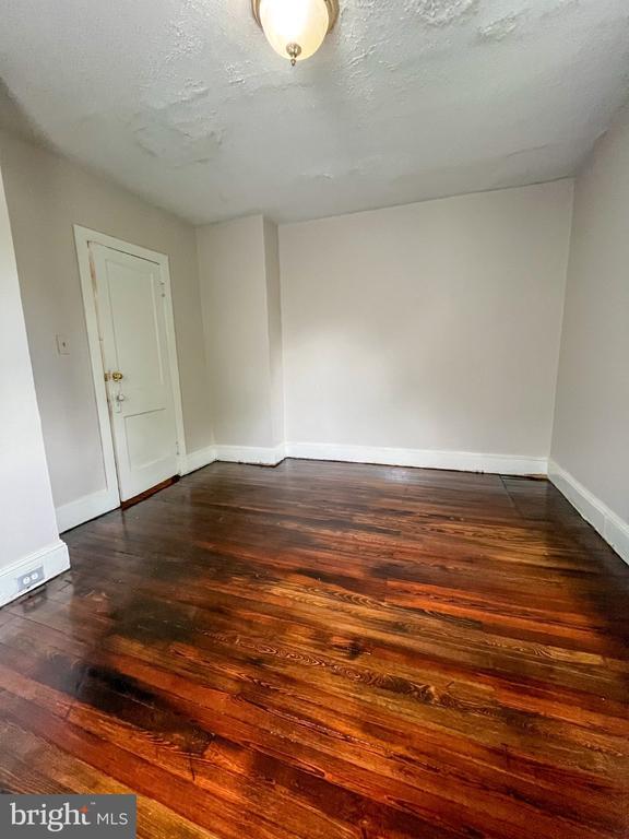Building Photo - 221 Woodlawn Ave