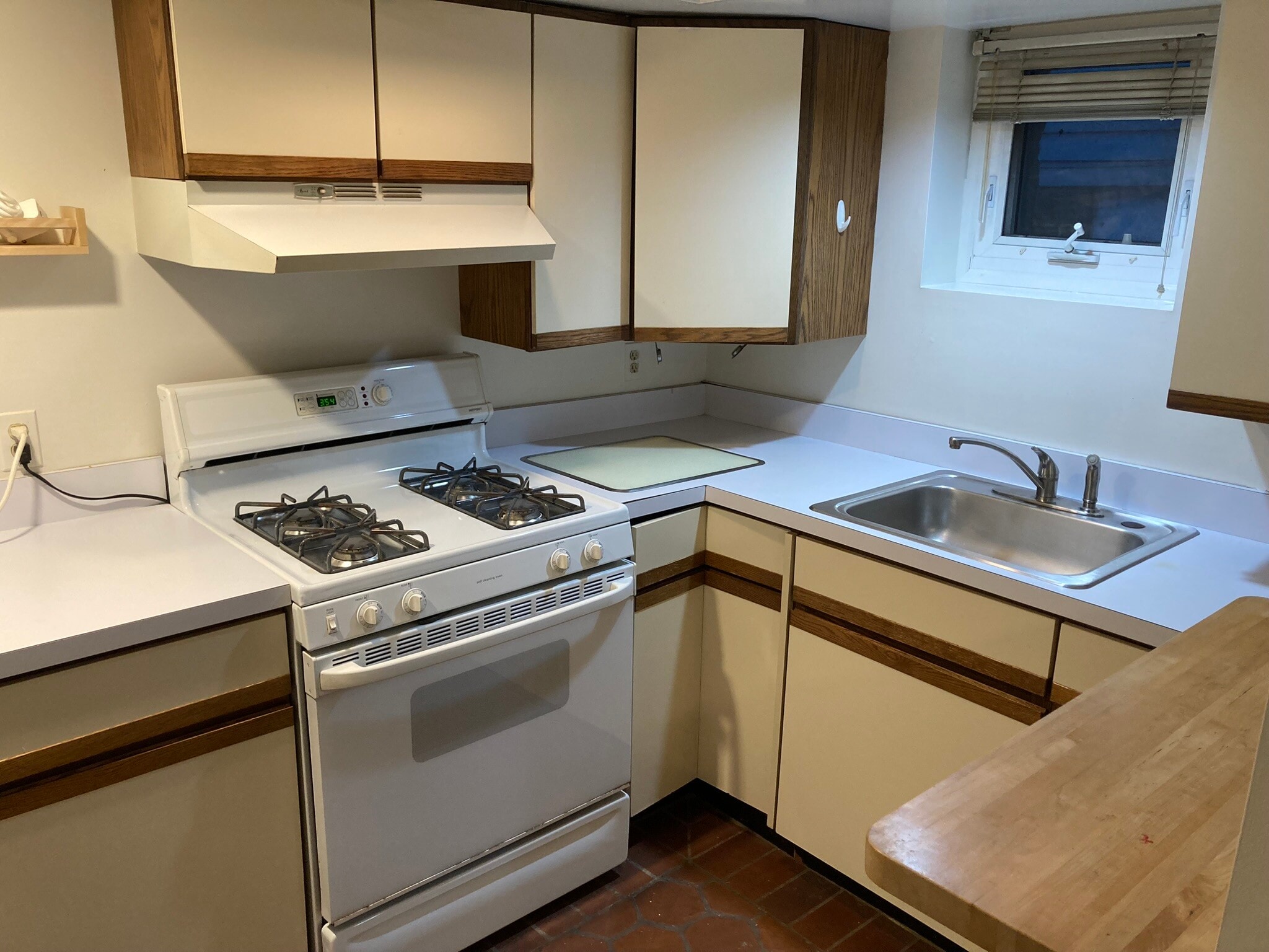 kitchen - 3103 Macomb St NW