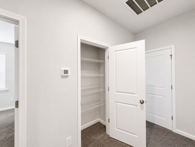Building Photo - 717 Isleworth Ln