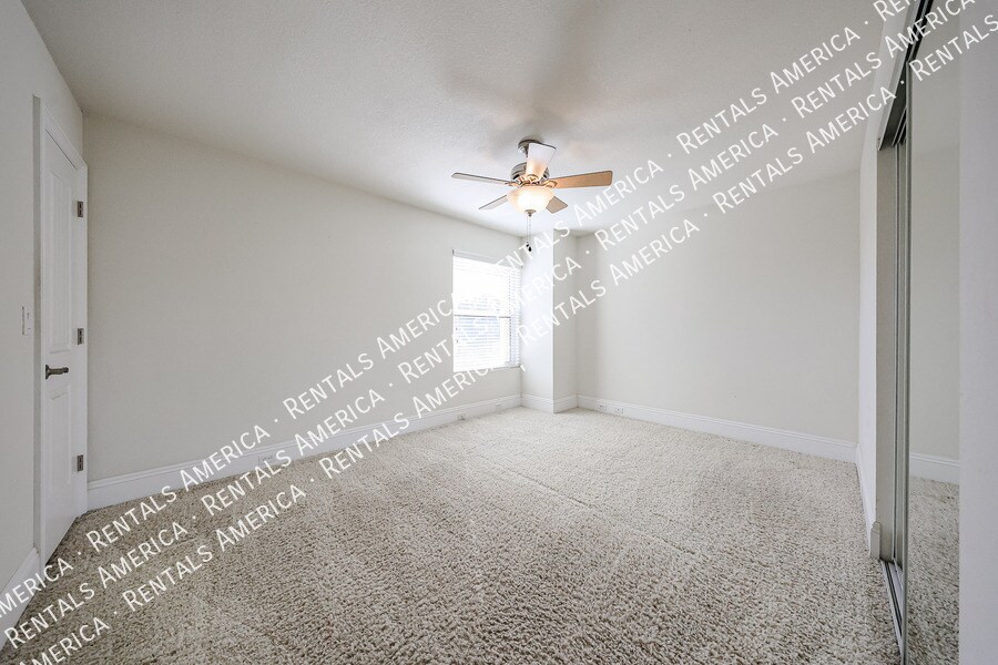 Building Photo - 8825 S 48th St