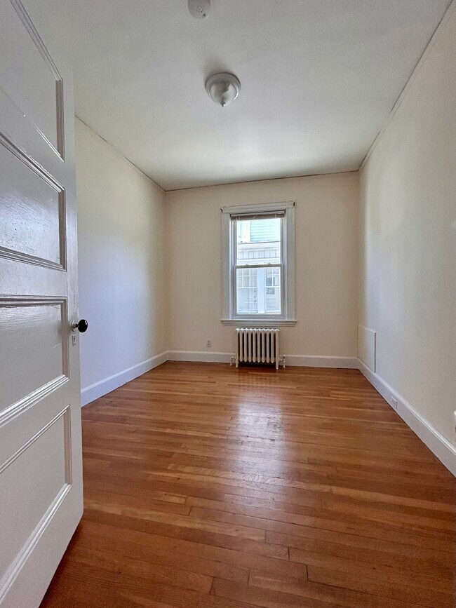 Building Photo - 75 Elmira St