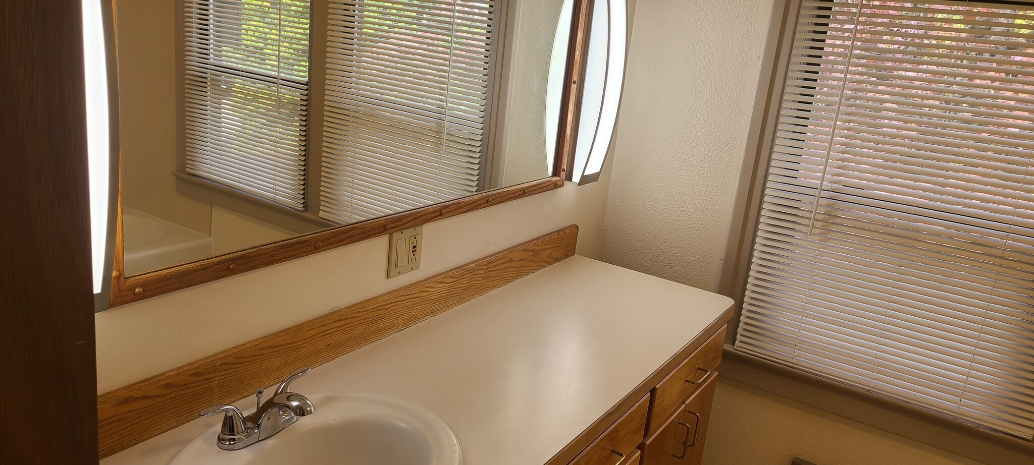 Building Photo - 5116 Meridian Ave N