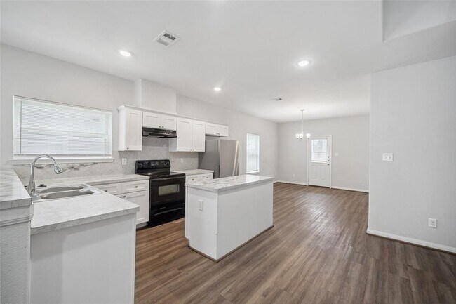 Building Photo - 9018 Everglade Dr