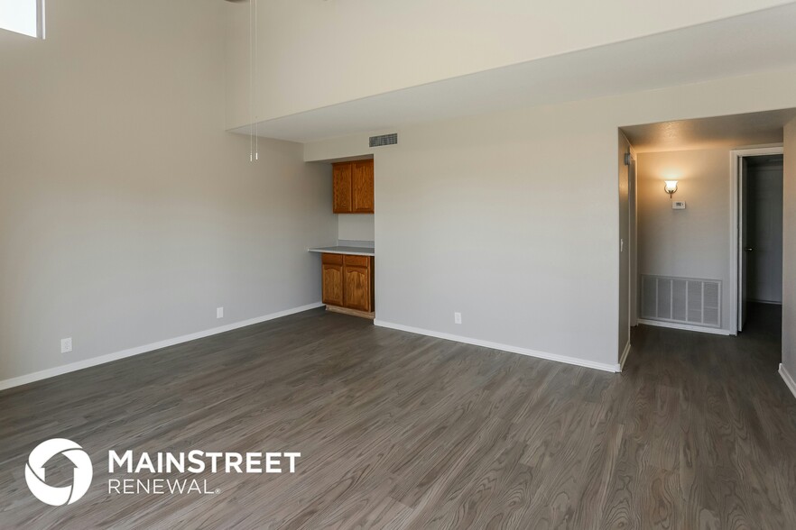 Building Photo - 17452 N 64th Dr