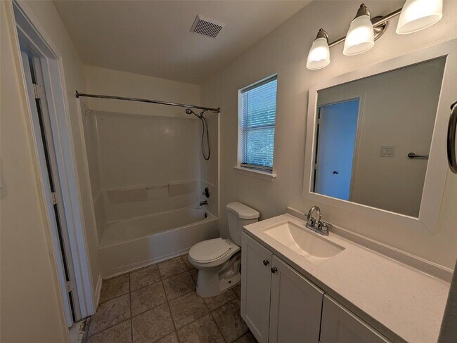 Building Photo - beautiful 3-bedroom, 2.5-bath home in the heart of Tomball!