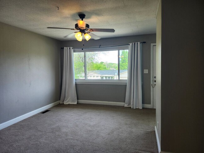 Building Photo - 3 bedroom 2 bath home in the desirable Belvoir Area in Chattanooga