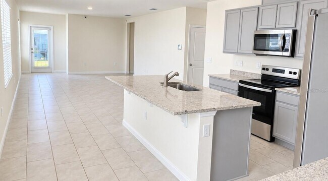 Building Photo - 1011 Bear Hammock Dr