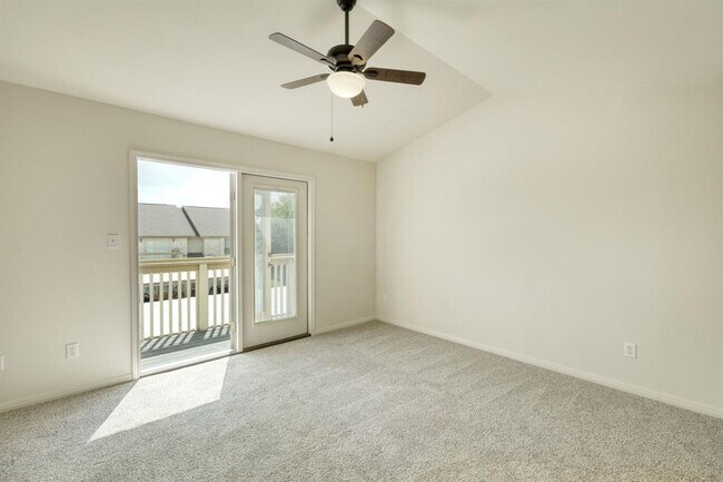 Building Photo - 2215 Dry Creek Dr