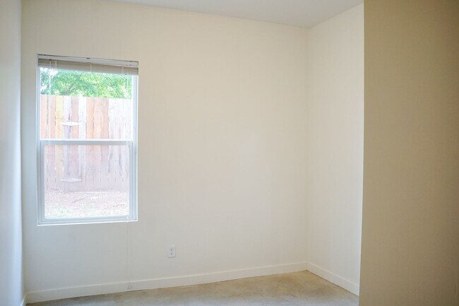 Building Photo - *Modern Farmhouse* Spacious Refurbished 1-...