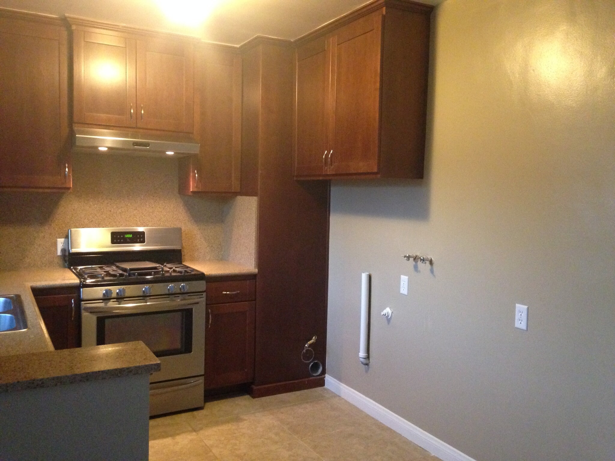 Washer Dryer Hookups - 126 N La Plaza