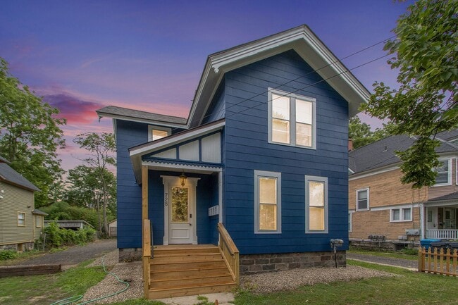 Building Photo - 728 W Lovell St