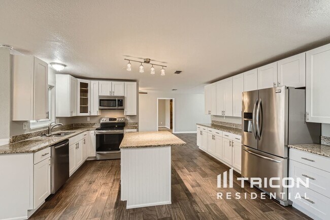 Building Photo - 5119 Bernadette Dr