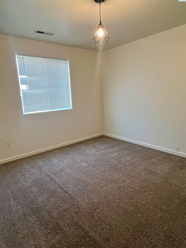 Building Photo - West Pasco rambler for rent