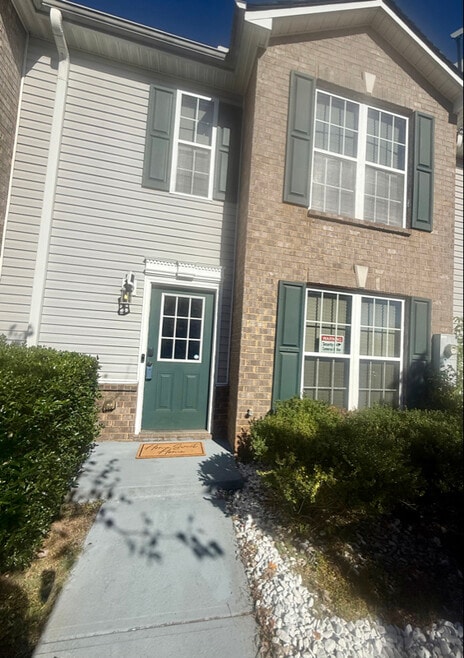Building Photo - 2418 Piering Dr