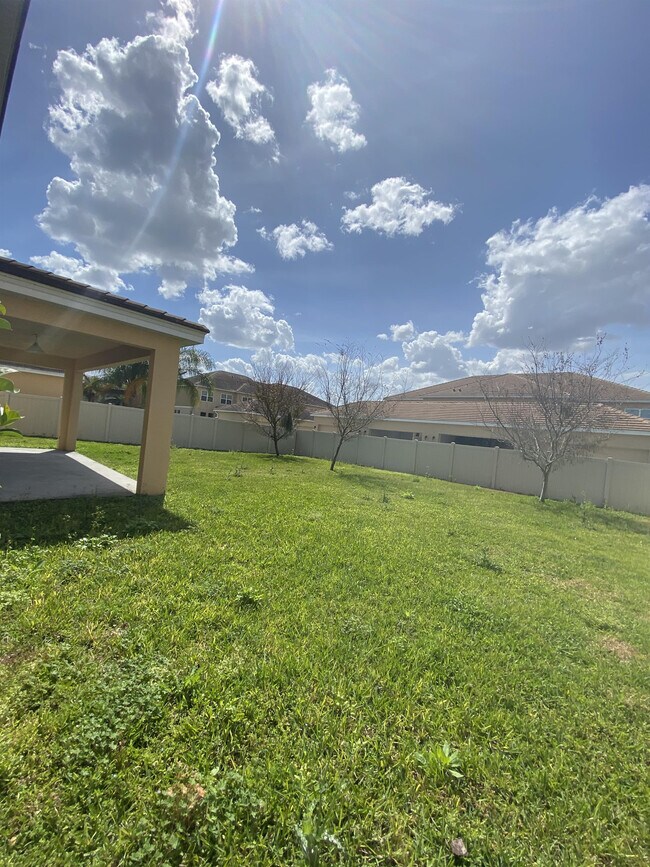 Building Photo - 7582 Lake Albert Dr