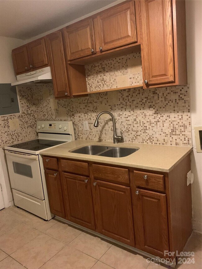 Building Photo - 2912 L D Parker Dr