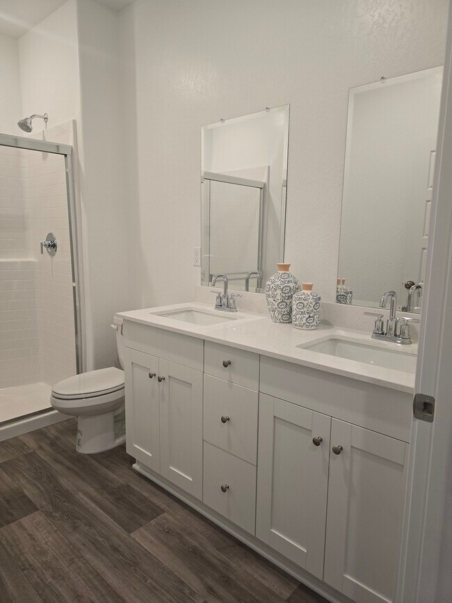 Building Photo - 2632 W Cambridge St