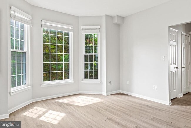 Building Photo - 1 Harbour Heights Dr